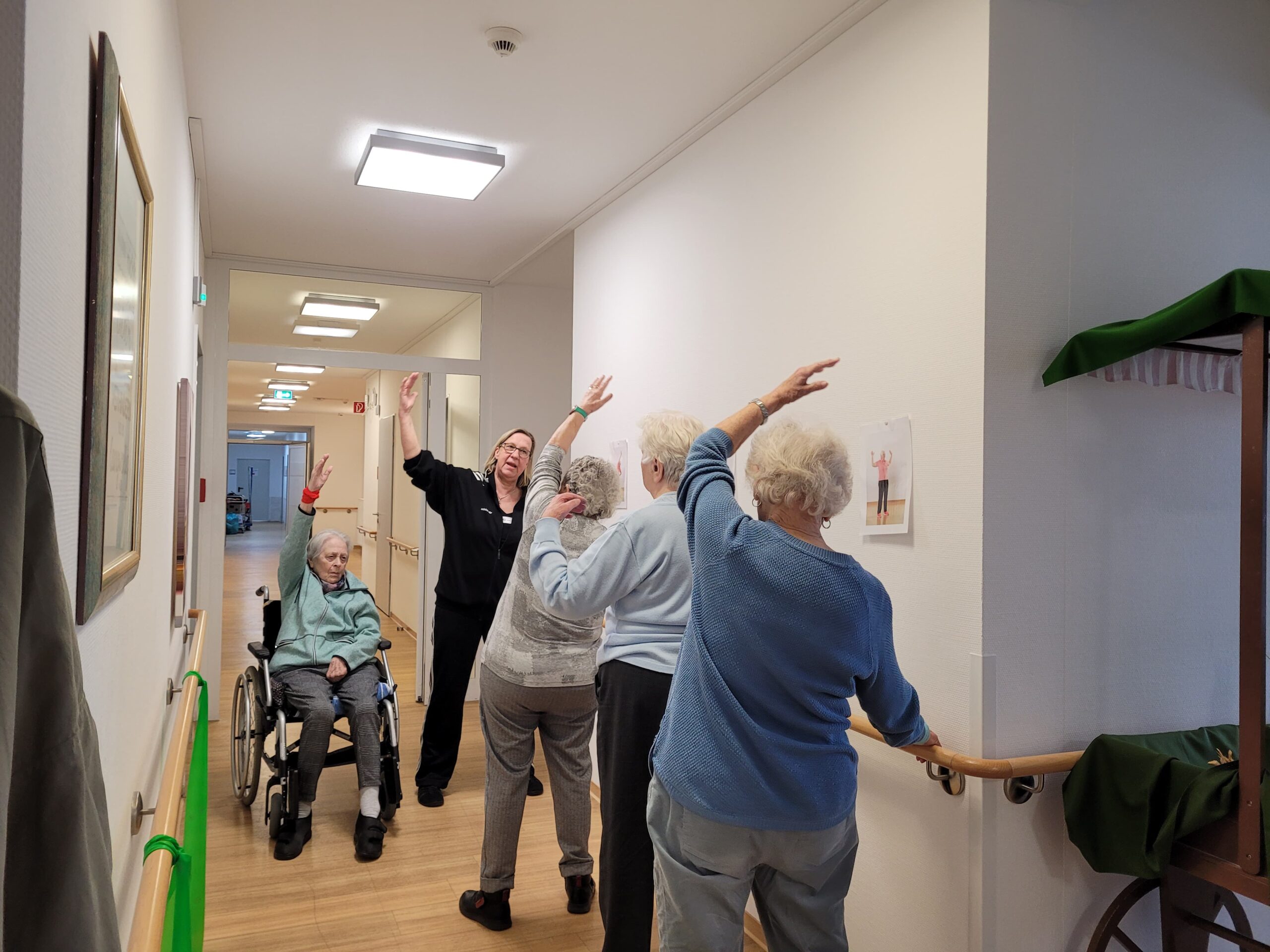 Dehnübungen an der Stange